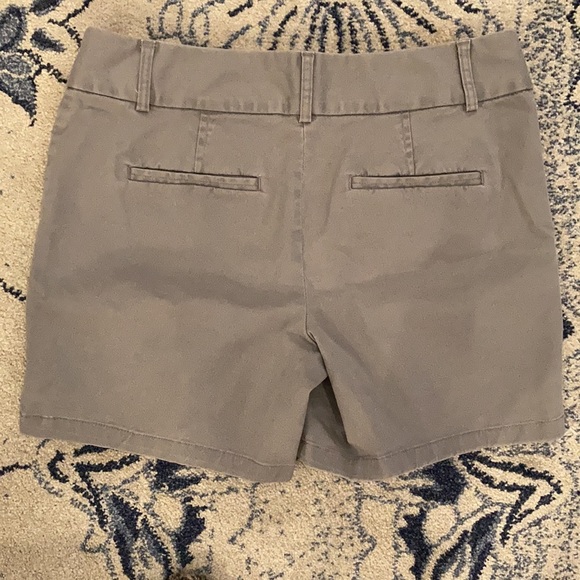 LOFT The Rivera Short in gray, size 2. - Picture 4 of 4